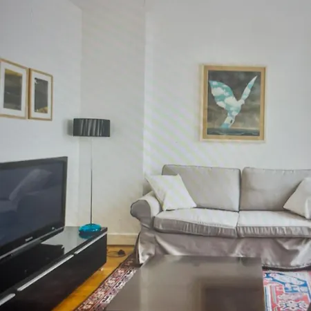 Апартаменты 1 Minute Gare Montparnasse , Center, Awsome Place, Close To Eiffel Tour And Louvre Meusm , Front Metro *