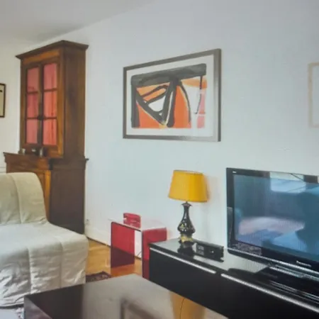 Апартаменты 1 Minute Gare Montparnasse , Center, Awsome Place, Close To Eiffel Tour And Louvre Meusm , Front Metro Париж