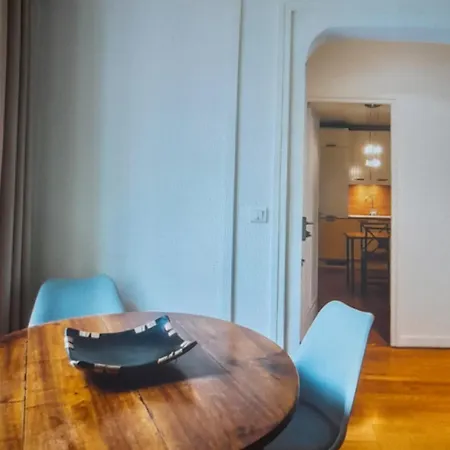 1 Minute Gare Montparnasse , Center, Awsome Place, Close To Eiffel Tour And Louvre Meusm , Front Metro