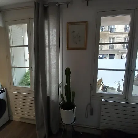 1 Minute Gare Montparnasse , Center, Awsome Place, Close To Eiffel Tour And Louvre Meusm , Front Metro *