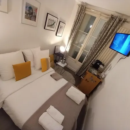 1 Minute Gare Montparnasse , Center, Awsome Place, Close To Eiffel Tour And Louvre Meusm , Front Metro