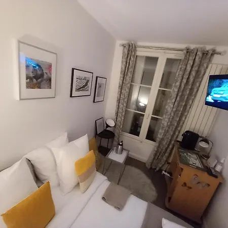 Апартаменты 1 Minute Gare Montparnasse , Center, Awsome Place, Close To Eiffel Tour And Louvre Meusm , Front Metro *