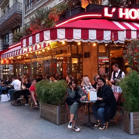 1 Minute Gare Montparnasse , Center, Awsome Place, Close To Eiffel Tour And Louvre Meusm , Front Metro *
