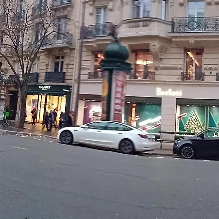 1 Minute Gare Montparnasse , Center, Awsome Place, Close To Eiffel Tour And Louvre Meusm , Front Metro Апартаменты *