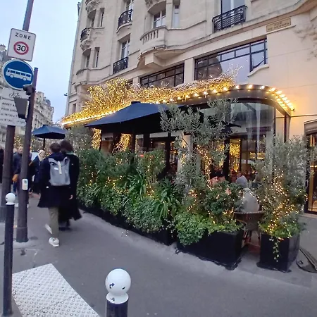1 Minute Gare Montparnasse , Center, Awsome Place, Close To Eiffel Tour And Louvre Meusm , Front Metro * Париж